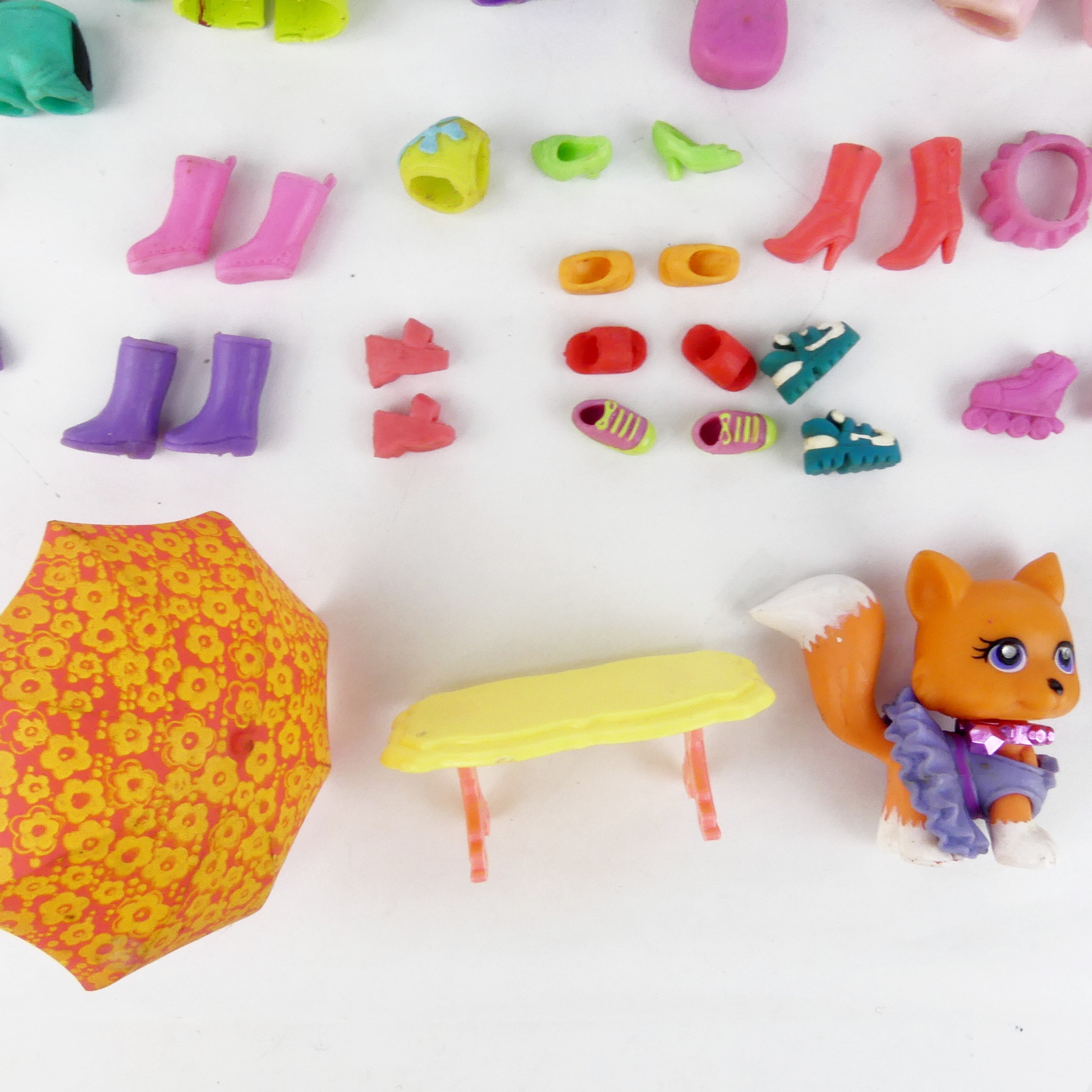 Voir photo 5 de 6 poupées, vêtements et vestiaire Polly Pocket de Mattel 6 poupées, vêtements et vestiaire Polly Pocket de Mattel État correct - Vue 5 -